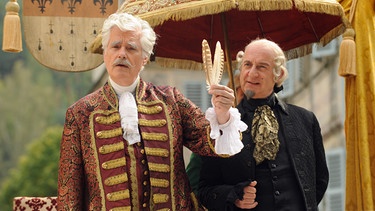 Fürst Gundolf (Sky Du Mont, li.) und Julius (Michael Schönborn) | Bild: BR/Barbara Bauriedl