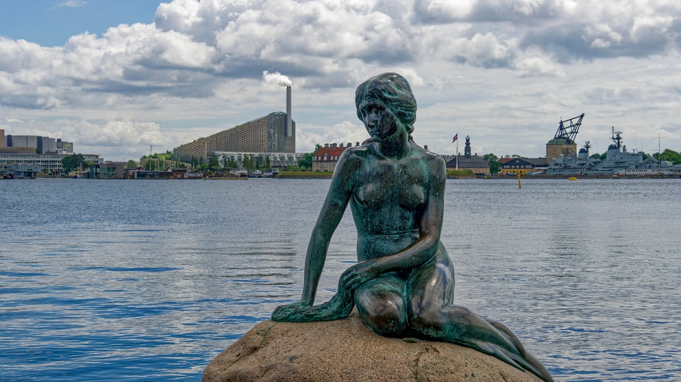 Die kleine Meerjungfrau vor Kopenhagen | Bild: picture alliance / Global Travel Images | Jürgen Held